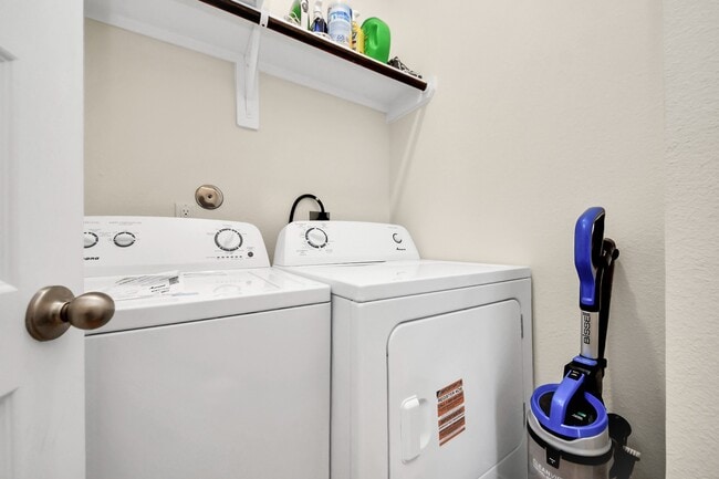 Building Photo - 14967 Eagle Feather Dr