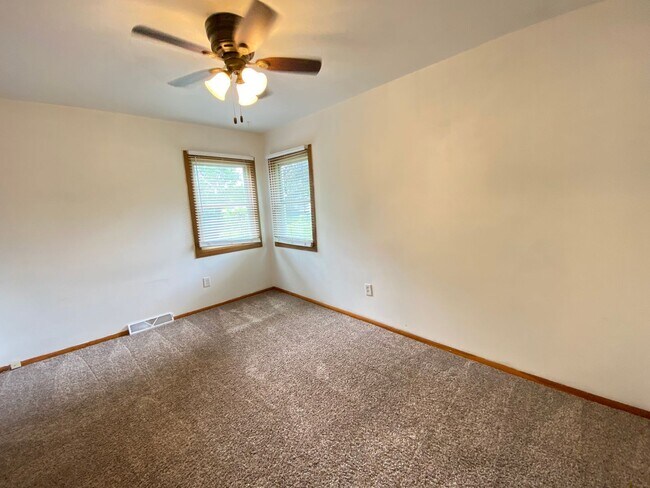 Building Photo - Now leasing for May 2026! Four Bed/Two Bath