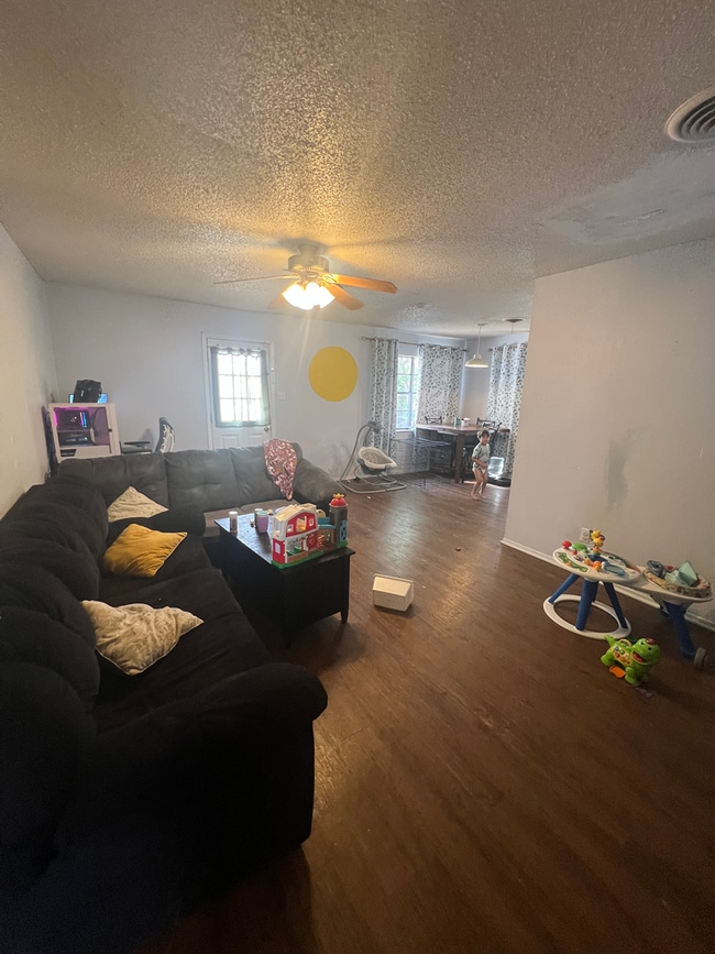 Building Photo - 5348 Benbrook St