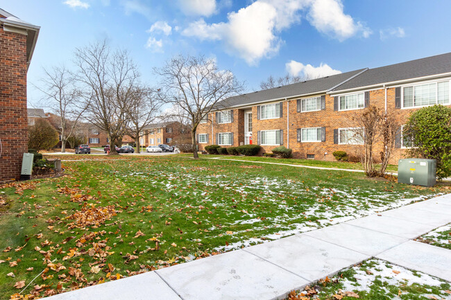 Building Photo - 25328 Shiawassee Cir