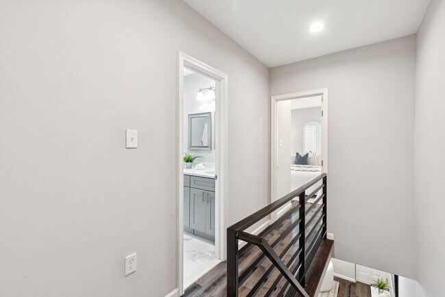 Building Photo - Grays Ferry beauty!