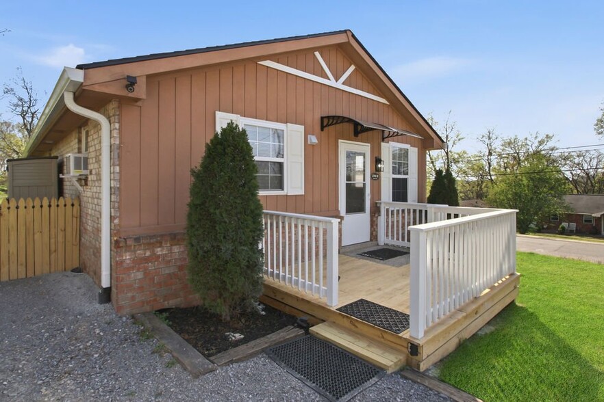 Building Photo - 2741 Jones Ave