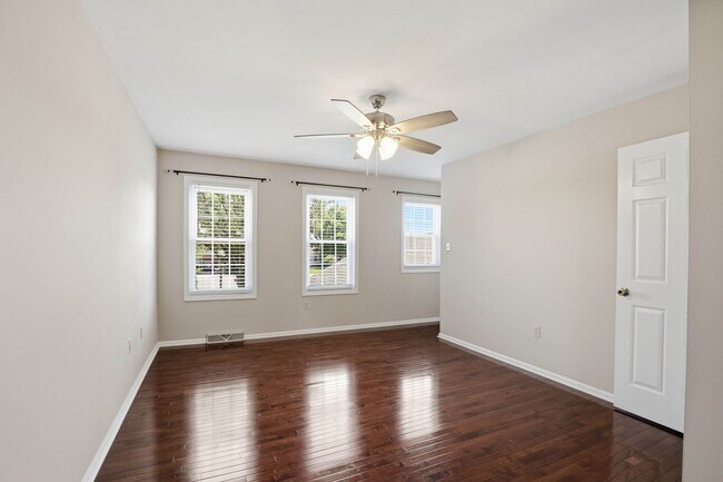 Building Photo - 106 Spring Ridge Ct