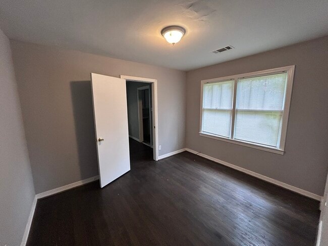 Building Photo - 3402 33rd Ct N