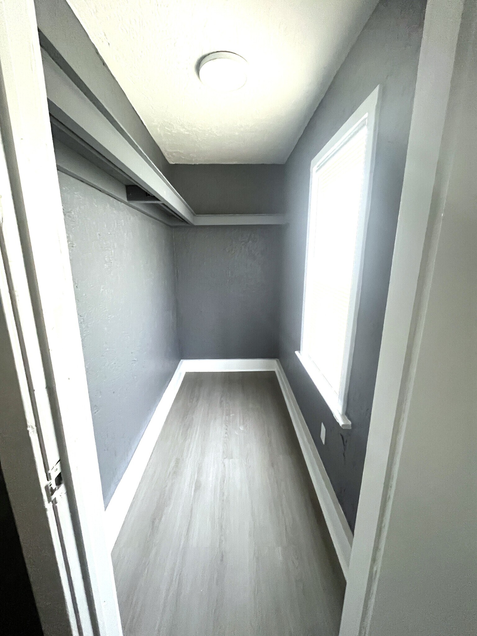 Building Photo - 909 W 17th St