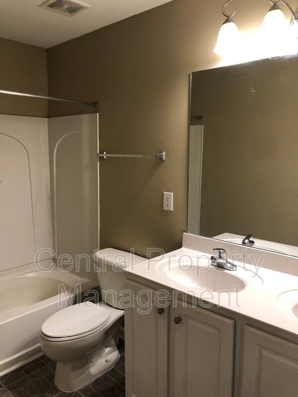 Building Photo - 547 Clairidge Dr