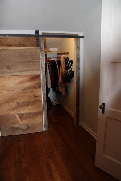 Large closets - 1215 Stonebrook Rd
