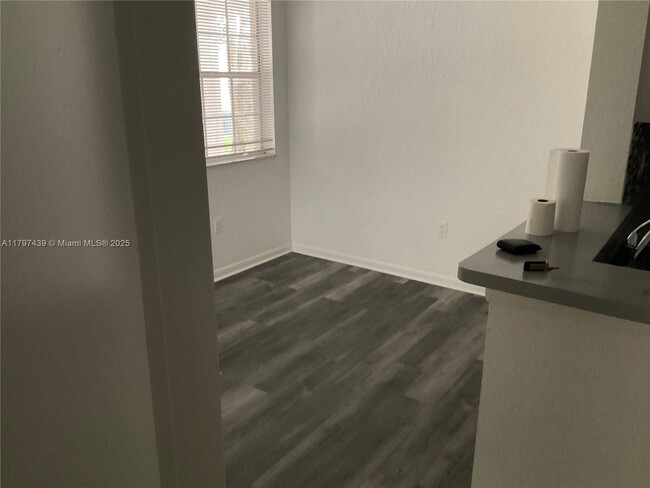 Building Photo - 2851 N Oakland Forest Dr