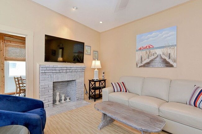 Building Photo - WINTER RENTAL: Two Beaches Cottage