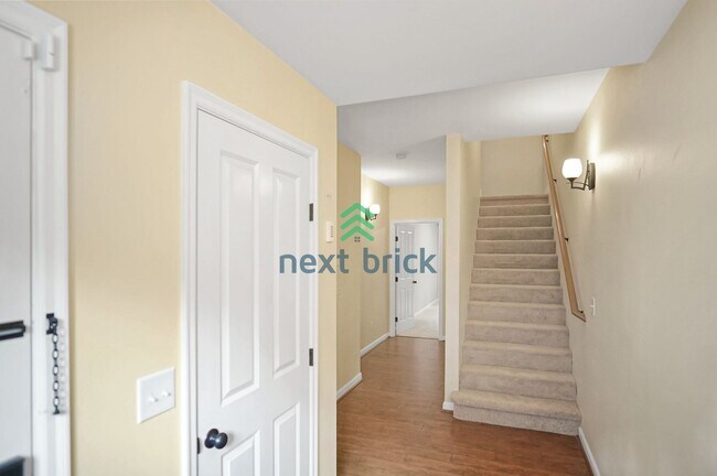 Building Photo - 4 Bed and 2.5 Bath Beautiful Condo is Avai...
