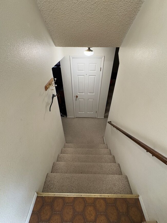 Building Photo - 2 Bed 2 bath off Durston Rd