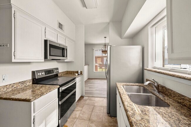 Building Photo - 1103 Dulles Ave