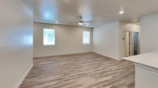 Building Photo - 3815 N Divis Ave