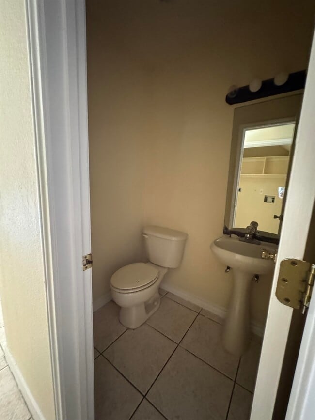 Building Photo - 1020 Dicky Ln