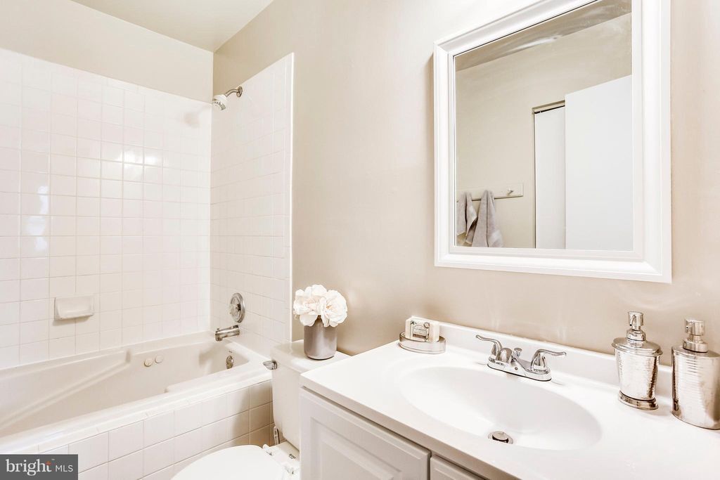 Building Photo - 939 Barton Oaks Pl