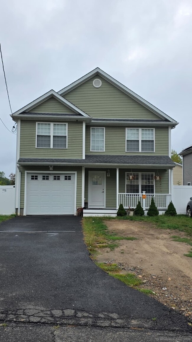 Building Photo - 793 Pond St