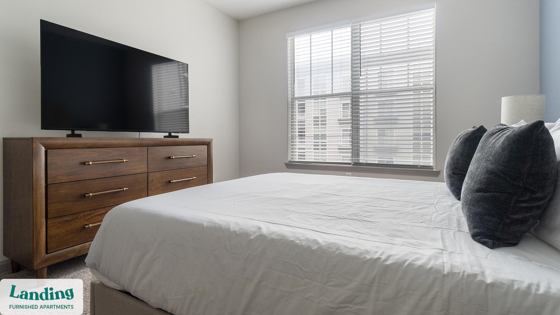 Building Photo - 900 E Six Forks Rd