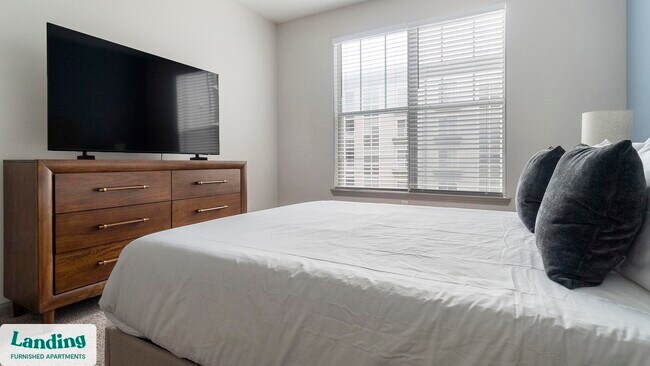 Building Photo - 900 E Six Forks Rd