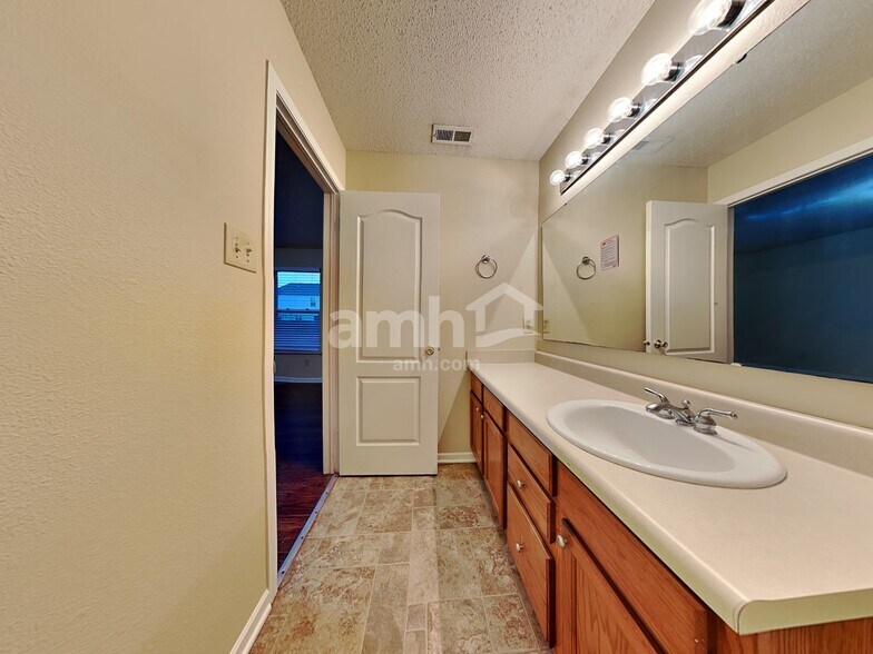 Building Photo - 12426 Bearsdale Dr