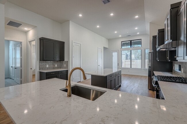 Building Photo - 564 Tawny Rim Dr