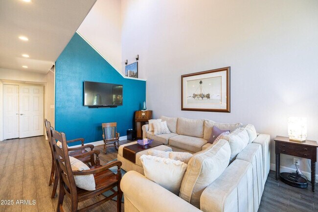 Building Photo - 5442 S Hurricane Ct