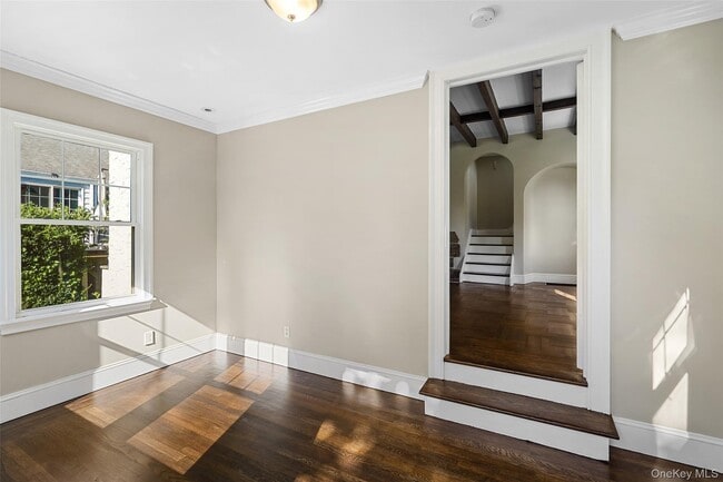Building Photo - 288 Crestwood Ave