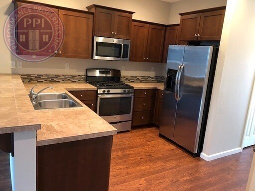 Building Photo - Orenco Station - Beautiful 4 Bedroom Gem! ...