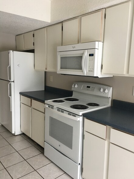 Kitchen - 207 Wisconsin St