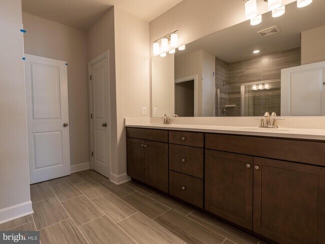 Building Photo - 14965 River Walk Way