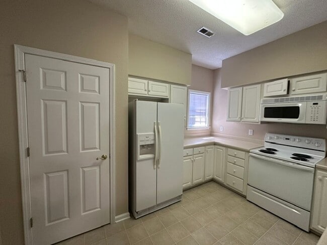 Building Photo - MOVE-IN READY!  SENIOR COMMUNITY 55+