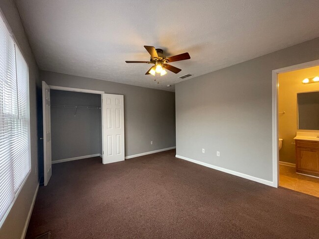 Building Photo - 1419/1421 Creekside