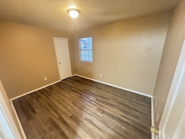 Building Photo - 1589 Yager Rd