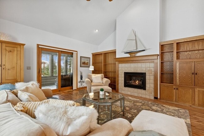 Building Photo - 3 bedroom, 2.5 bath townhome, close to Whitefish Lake State Park and the Golf Course