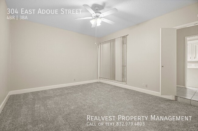 Building Photo - 304 E Adoue St