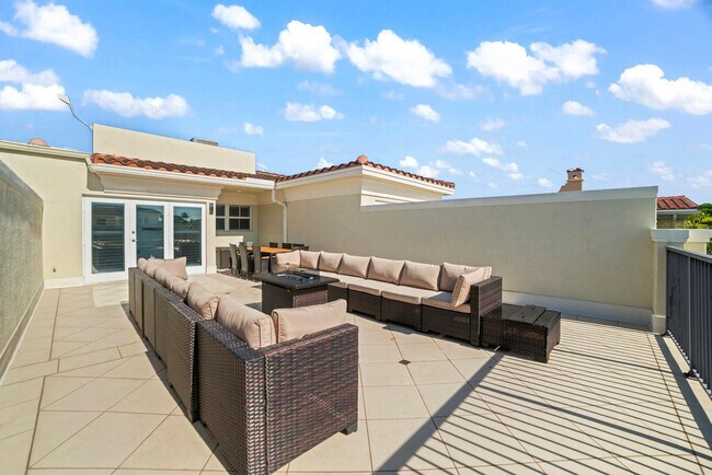 Building Photo - 1849 NE 26th Ave