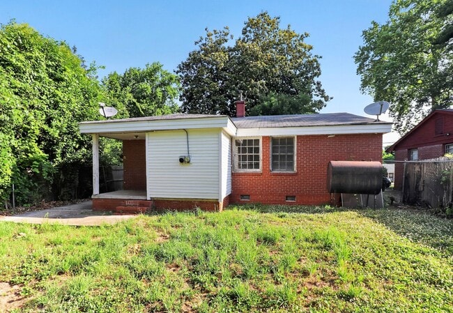 Building Photo - 3 Bedroom Home located in Lincoln Heights!