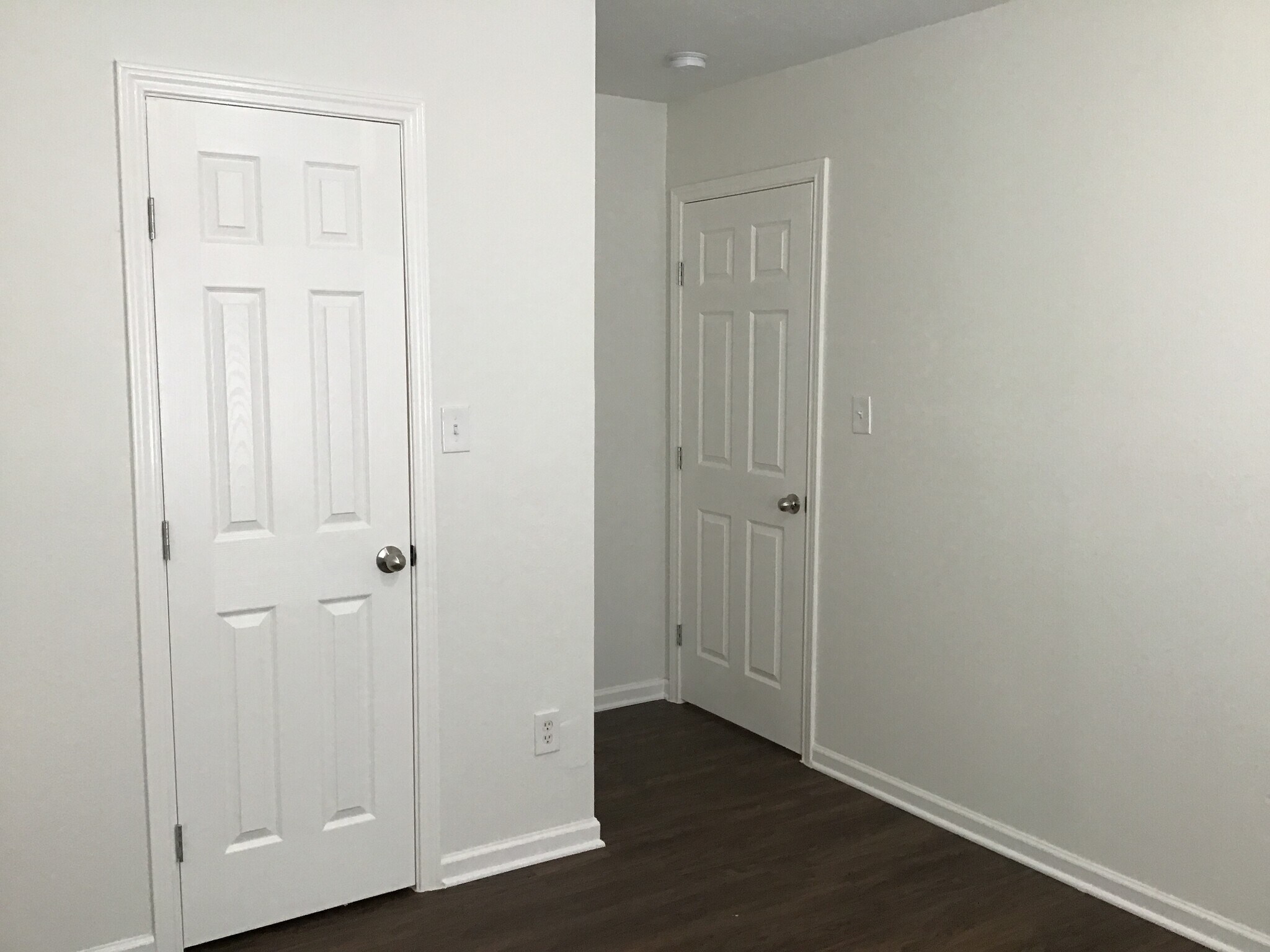 Building Photo - 327 Leisure Ln