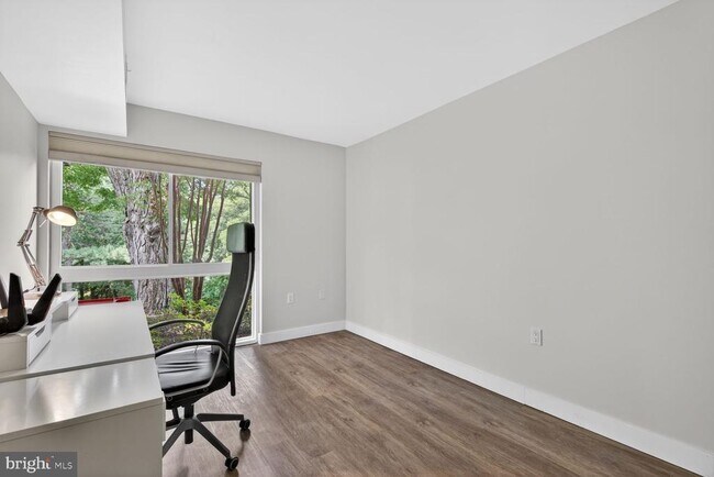 Building Photo - 11131 Saffold Way