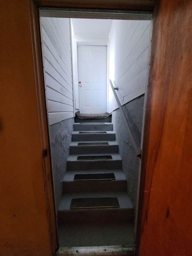 Building Photo - Charming 2-Bedroom, 1-Bathroom House for R...