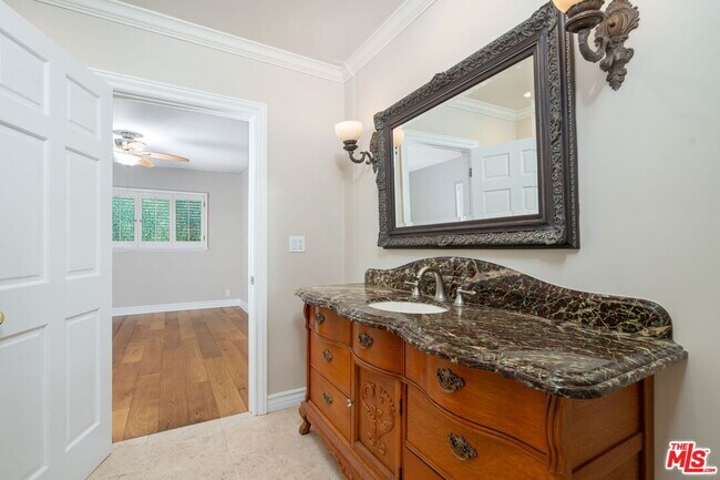 Building Photo - 14972 Camarosa Dr
