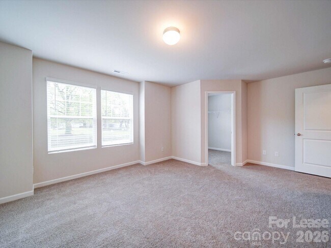 Building Photo - 916 S Battleground Ave