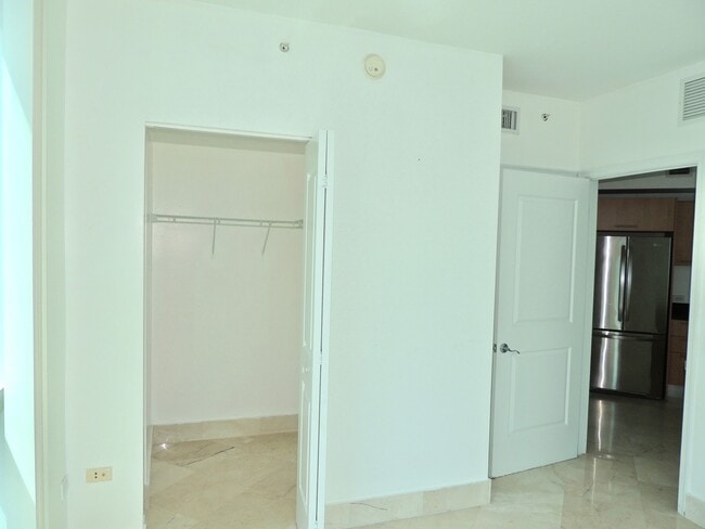 Building Photo - 480 NE 30th St