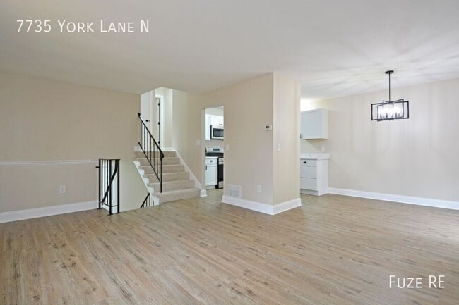 Building Photo - 7735 York Ln N