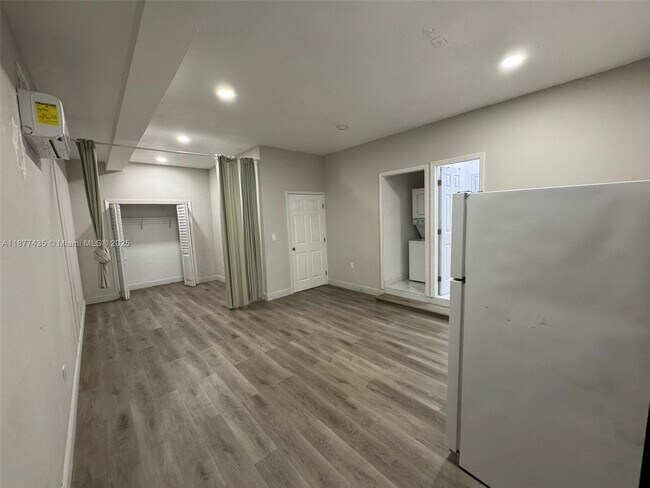 Building Photo - 1500 SW 152nd Pl