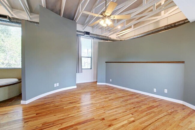 Building Photo - 1308a W N Loop Blvd