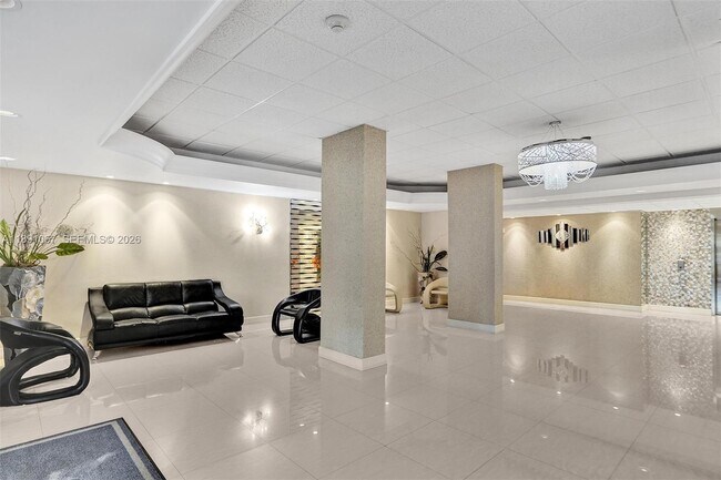 Building Photo - 1833 S Ocean Dr