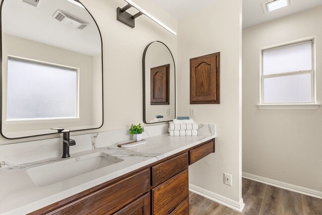 Building Photo - Stylishly Updated Living in the Heart of N...