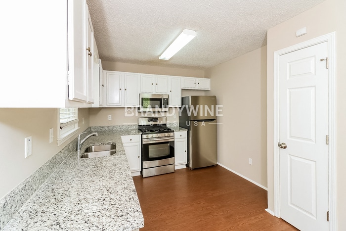 Building Photo - 147 Wesley Mill Dr