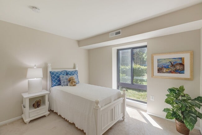 Building Photo - Lafayette Park Condominium | All Utilities Included | Pool, Tennis Court & Clubhouse