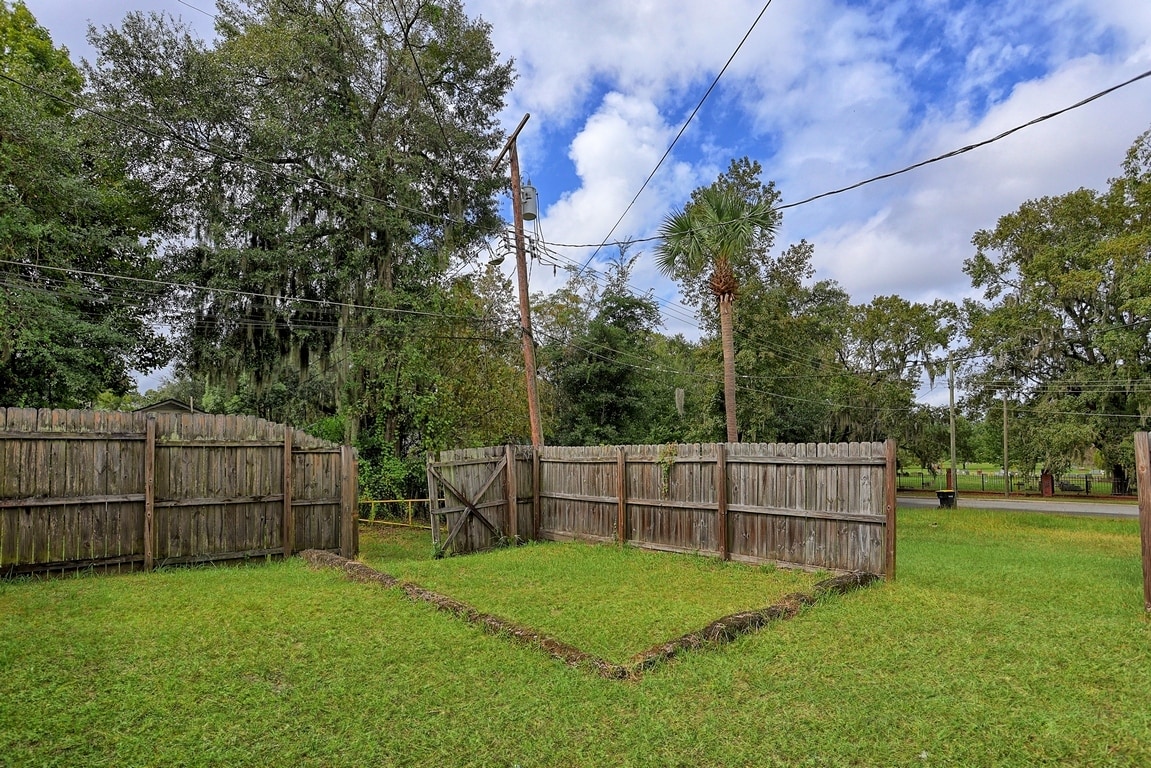 Building Photo - 1023 W 37th St